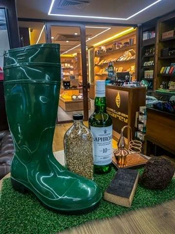 A Night of Peat and Passion: The Laphroaig Masterclass at Club Mareva Beirut - Image 4